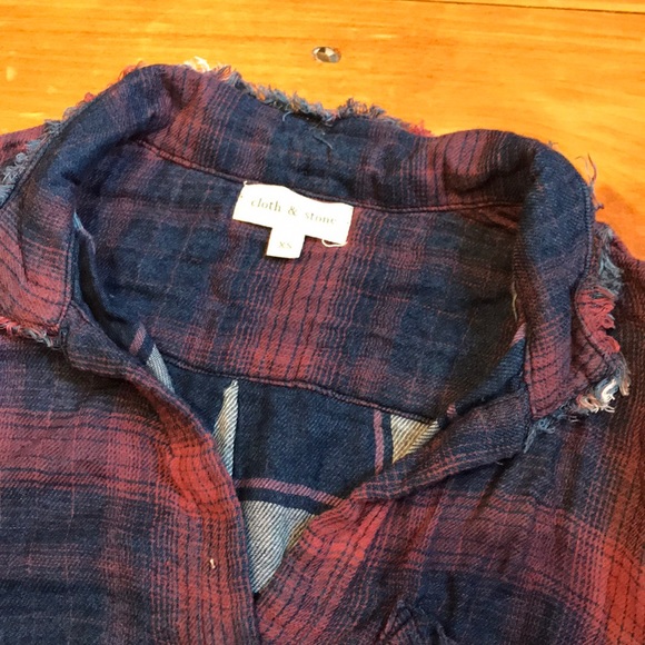CLOTH & STONE XS Double-Knit V-Neck Plaid Top Distressed Edging Button Pocket - Picture 5 of 7